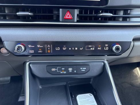 New 2026 Kia Carnival EX image 24