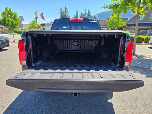 Used 2025 Chevrolet Colorado Z71 w/ Technology Package AWD/4WD image 19