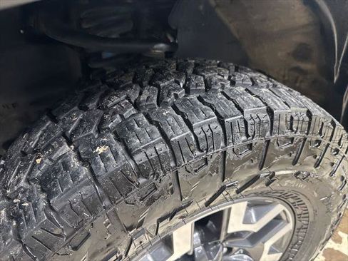 Certified 2022 Toyota Tacoma TRD Off-Road AWD/4WD image 11