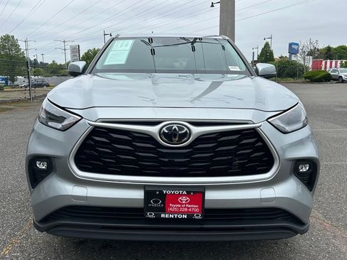 Certified 2025 Toyota Highlander LE FWD image 2