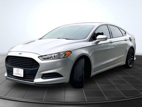 Used 2016 Ford Fusion SE FWD image 4