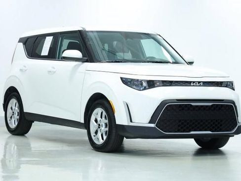 Used 2025 Kia Soul LX w/ LX Technology Package FWD image 3