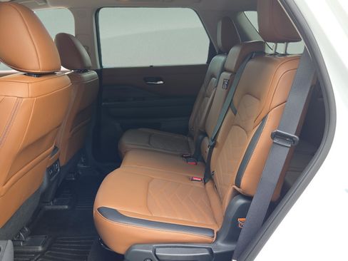 Used 2025 Nissan Pathfinder Platinum w/ Cargo Package FWD image 10