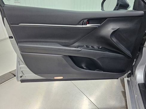 Used 2018 Toyota Camry LE image 32