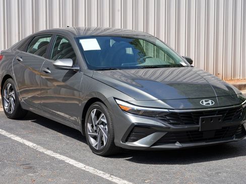 Used 2025 Hyundai Elantra SEL FWD image 53