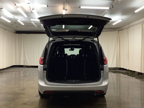 New 2026 Chrysler Pacifica Select w/ S Appearance Package image 8