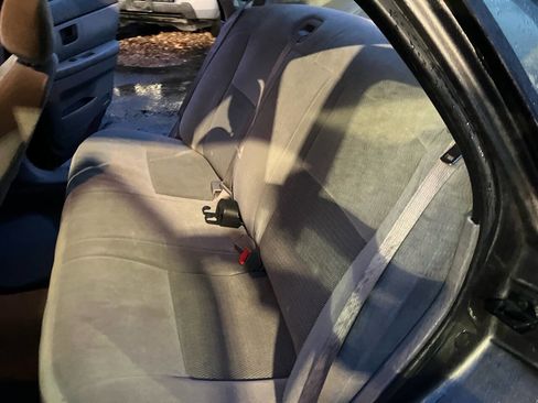 Used 2004 Ford Taurus SE image 30