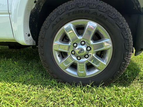 Used 2013 Ford F150 XLT w/ Off-Road Pkg image 9