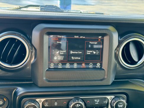 Used 2021 Jeep Wrangler Unlimited Sahara AWD/4WD image 16