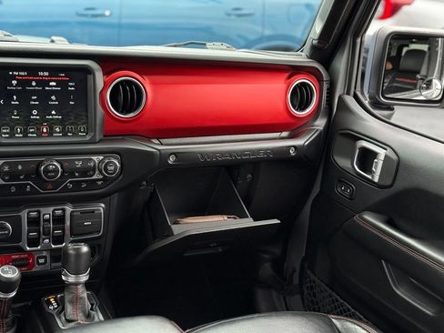 Used 2018 Jeep Wrangler Unlimited Rubicon w/ Uconnect 4C Nav & Sound Group AWD/4WD image 27