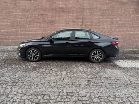 Used 2024 Volkswagen Jetta Sport FWD image 2