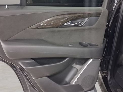Used 2016 Cadillac Escalade Platinum AWD/4WD image 23