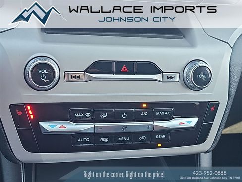 Used 2023 Ford Explorer XLT image 37