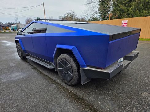 Used 2024 Tesla Cybertruck AWD Crew Cab image 5