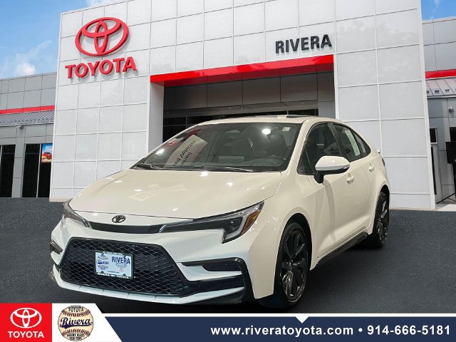 Used 2024 Toyota Corolla SE w/ SE Premium Package FWD image 4