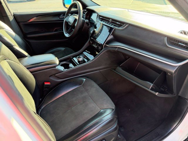 Used 2025 Jeep Grand Cherokee Altitude RWD image 37
