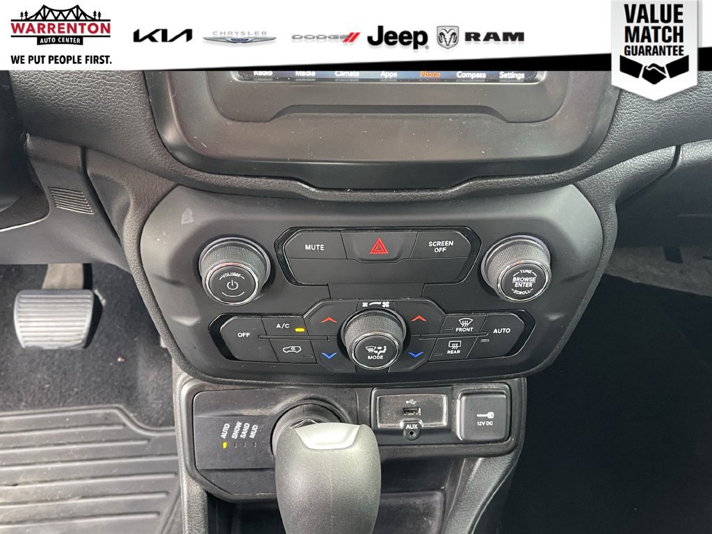 Used 2018 Jeep Renegade Latitude AWD/4WD image 24