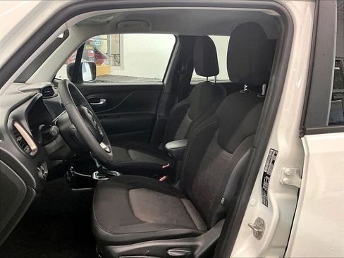 Used 2023 Jeep Renegade Latitude AWD/4WD image 10