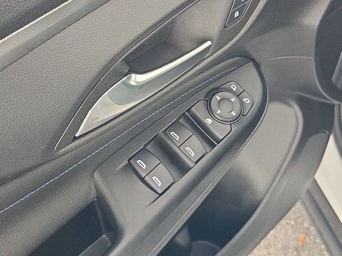 Used 2025 Buick Envista Sport Touring image 27