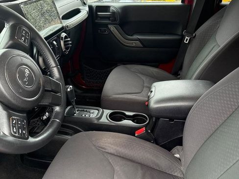 Used 2013 Jeep Wrangler Unlimited Sport image 6