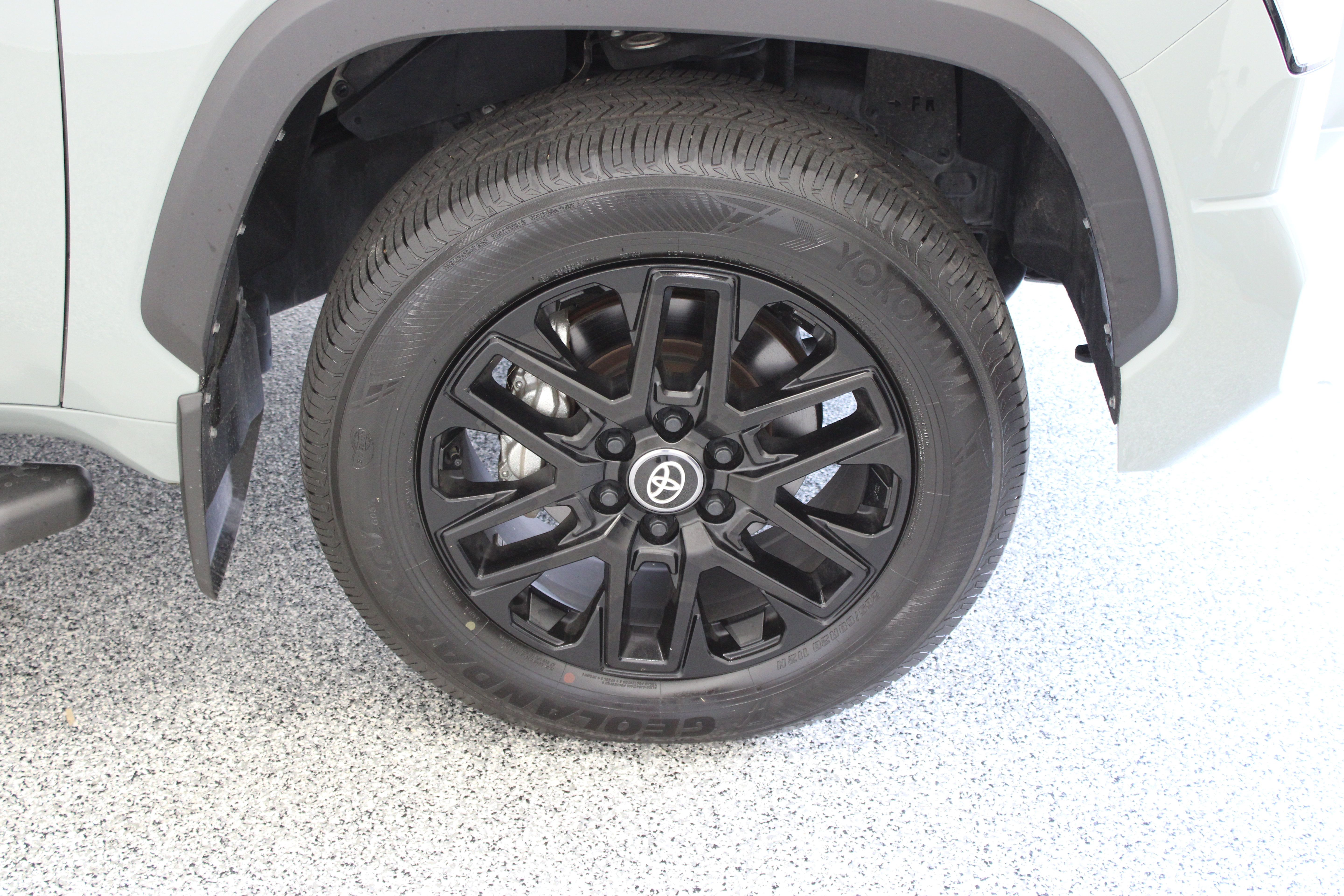 Used 2025 Toyota Tundra Limited AWD/4WD image 5