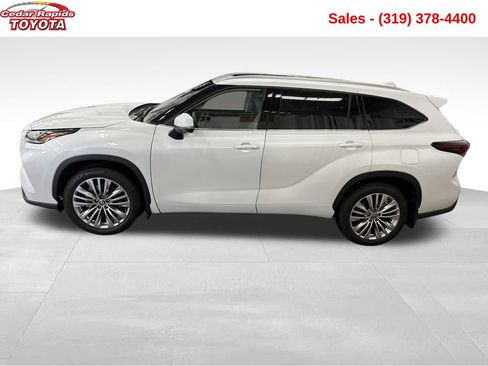 Used 2024 Toyota Highlander Platinum image 6