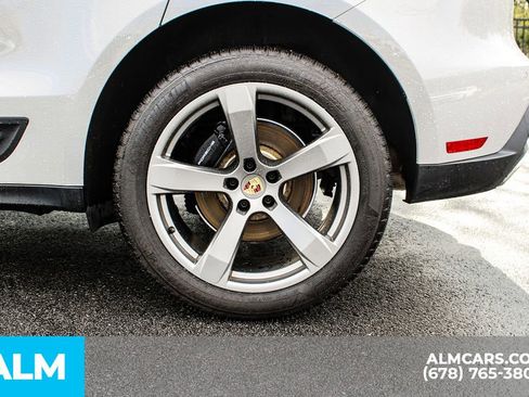 Used 2024 Porsche Macan image 16