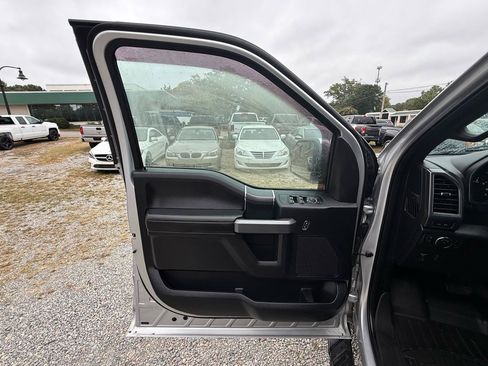 Used 2018 Ford F150 XLT w/ Equipment Group 302A Luxury AWD/4WD image 15