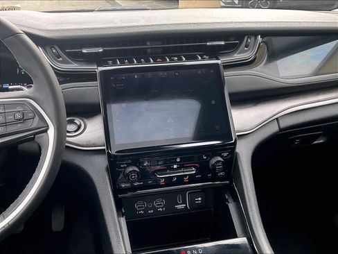 Used 2023 Jeep Grand Cherokee 4WD 4xe image 18