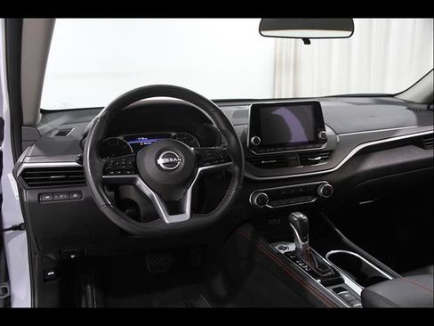 Used 2025 Nissan Altima 2.5 SR AWD/4WD image 6