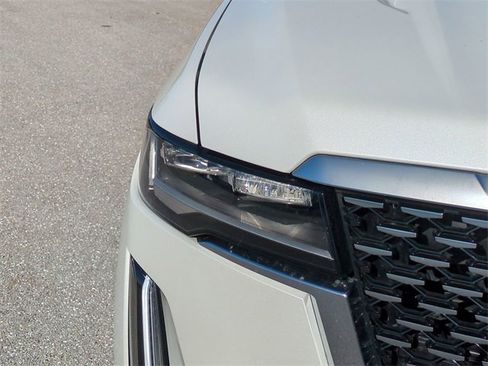 Used 2024 Cadillac Escalade Premium Luxury image 10