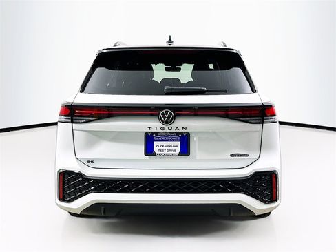 New 2025 Volkswagen Tiguan SE R-Line image 15