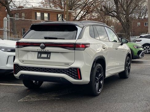 New 2026 Volkswagen Tiguan SE R-Line image 3