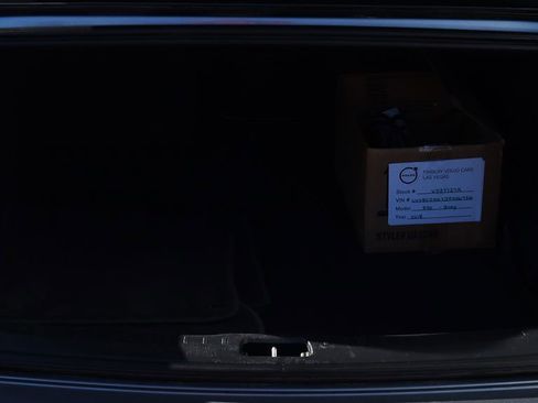 Used 2018 Volvo S90 T8 Momentum w/ Convenience Package image 24