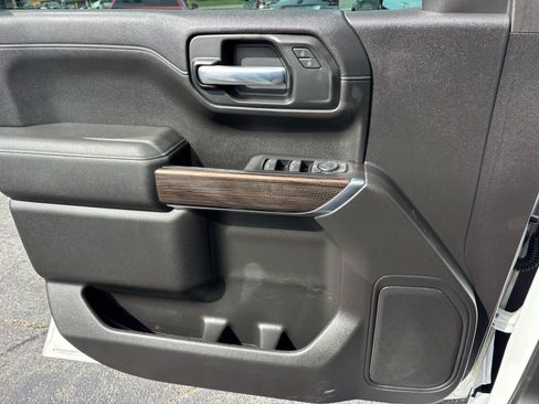 Used 2020 Chevrolet Silverado 1500 LT w/ Convenience Package AWD/4WD image 8