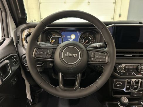 New 2026 Jeep Gladiator Sport AWD/4WD image 17