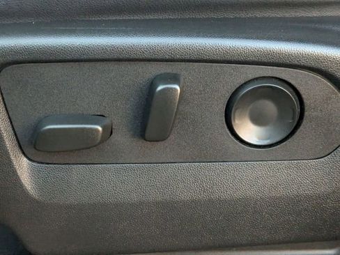 Used 2024 GMC Yukon SLT image 18