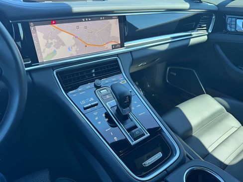 Used 2021 Porsche Panamera RWD image 30