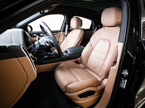 Certified 2023 Porsche Cayenne Platinum Edition AWD/4WD image 5