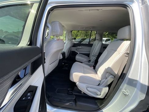 Used 2024 Jeep Wagoneer Series II AWD/4WD image 34