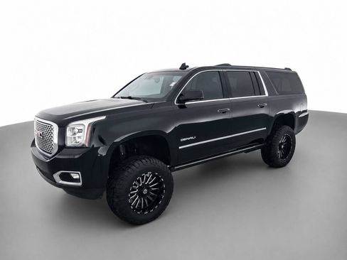 Used 2017 GMC Yukon XL Denali w/ Open Road Package AWD/4WD image 9