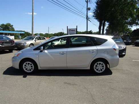 Used 2012 Toyota Prius V Two FWD image 4
