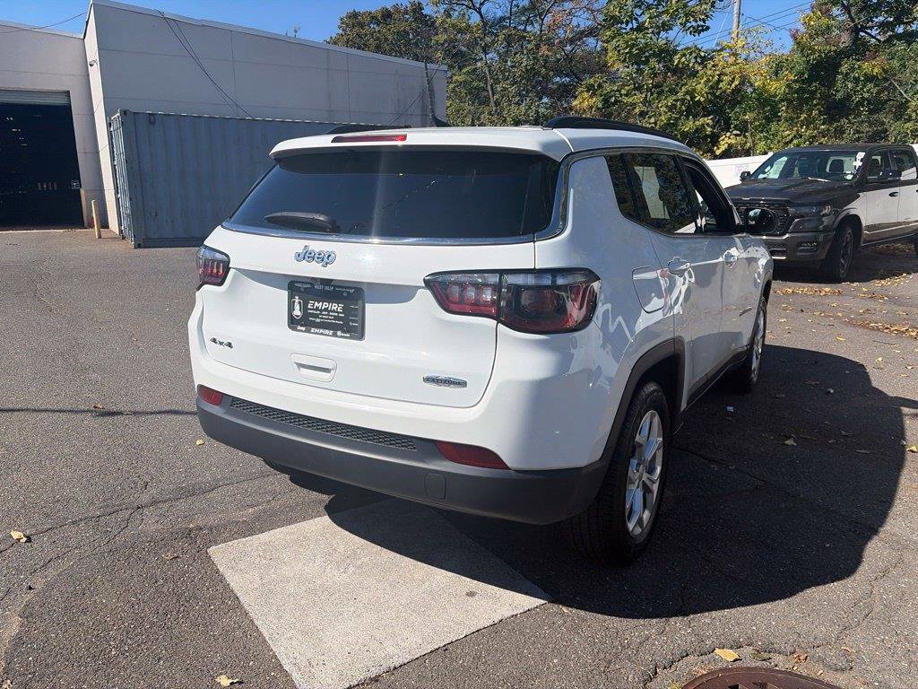Used 2024 Jeep Compass Latitude AWD/4WD image 12
