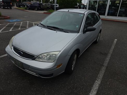 Used 2007 Ford Focus S FWD image 2