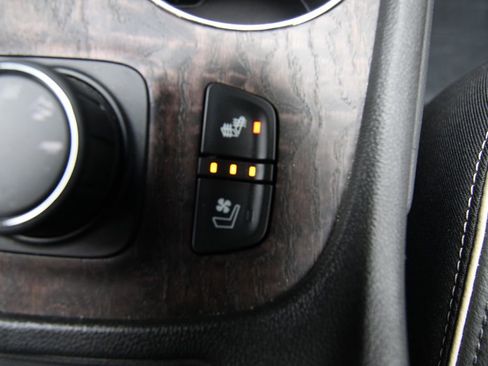 Used 2023 GMC Acadia Denali w/ Denali Ultimate Package AWD/4WD image 30