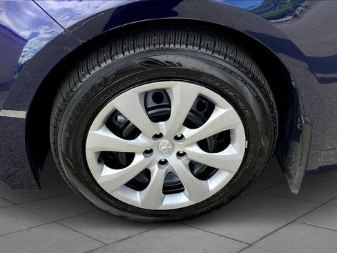 Used 2025 Toyota Corolla LE FWD image 11
