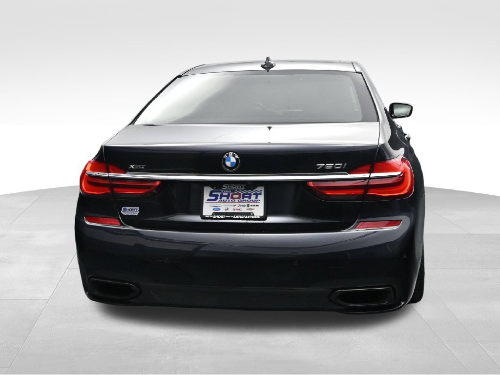 Used 2017 BMW 750i xDrive AWD/4WD image 4