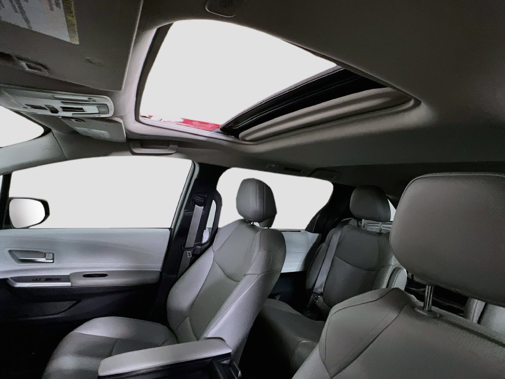 Used 2025 Toyota Sienna XLE w/ XLE Plus Package AWD/4WD image 21
