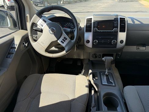Used 2018 Nissan Frontier SV AWD/4WD image 13
