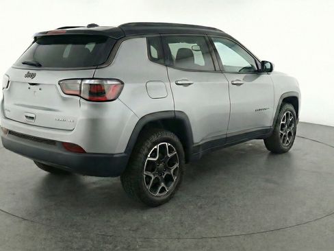 Used 2025 Jeep Compass Trailhawk image 9